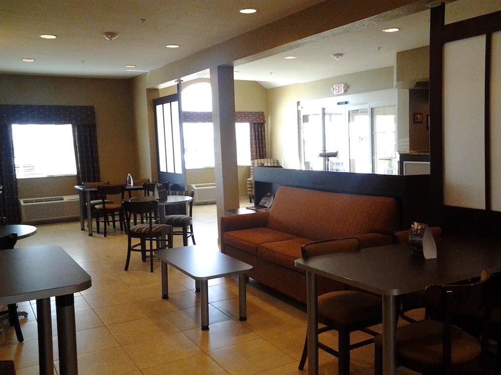 Microtel Inn & Suites Cotulla Exterior photo