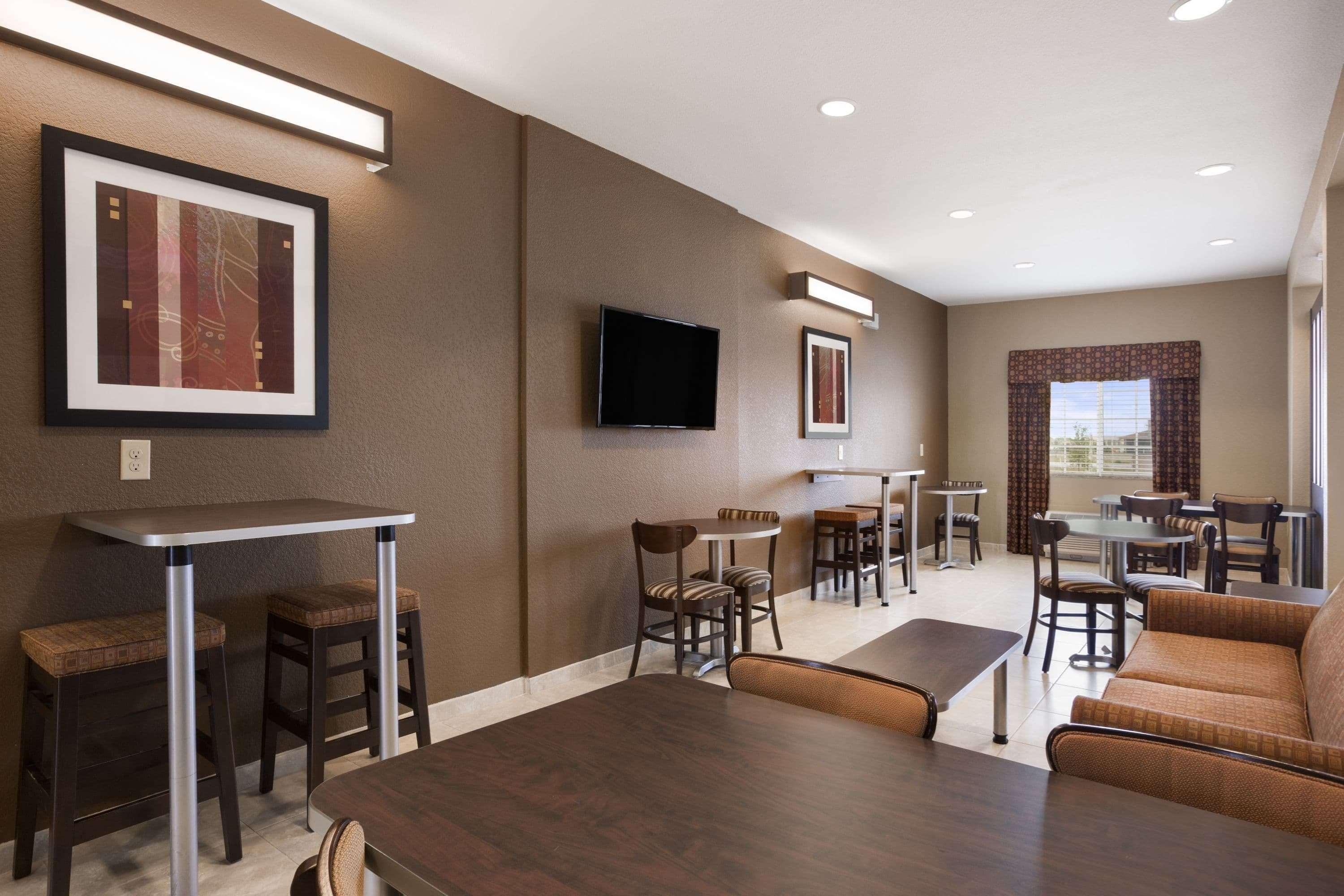 Microtel Inn & Suites Cotulla Exterior photo