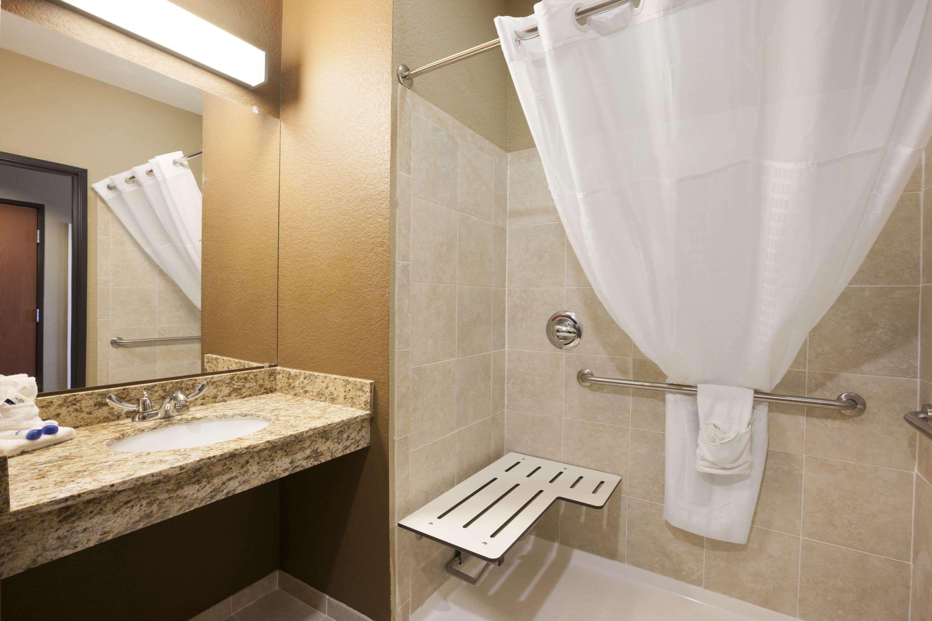 Microtel Inn & Suites Cotulla Exterior photo