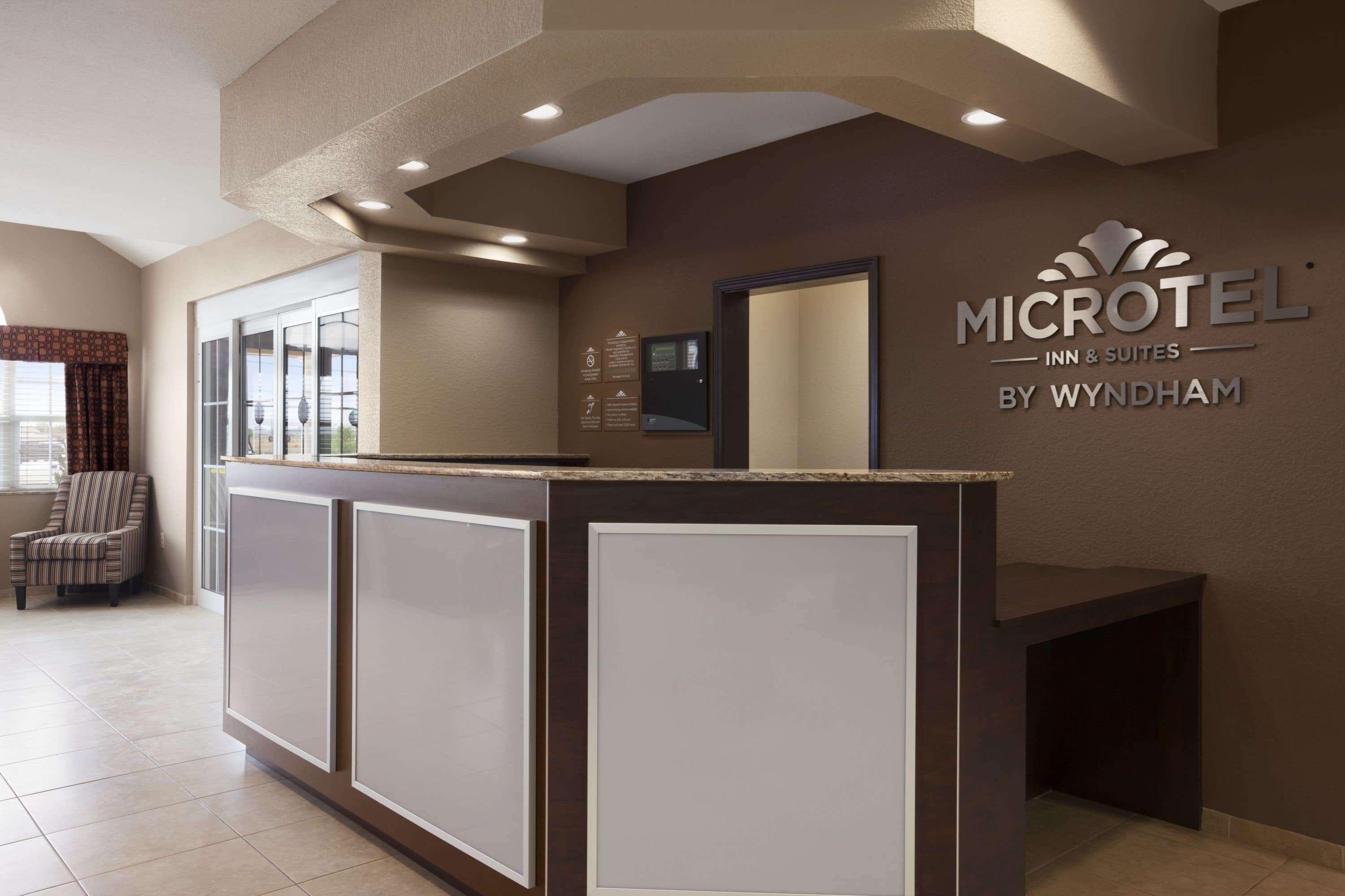 Microtel Inn & Suites Cotulla Exterior photo